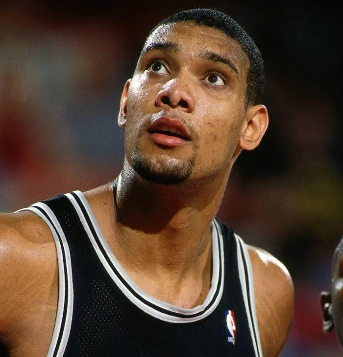 埃芬博格：拜仁前场三人能给卡尔空间，把他与梅西相比没好处（埃芬博格：拜仁锋线三人能为卡尔创造空间，将他与梅西相较无益）