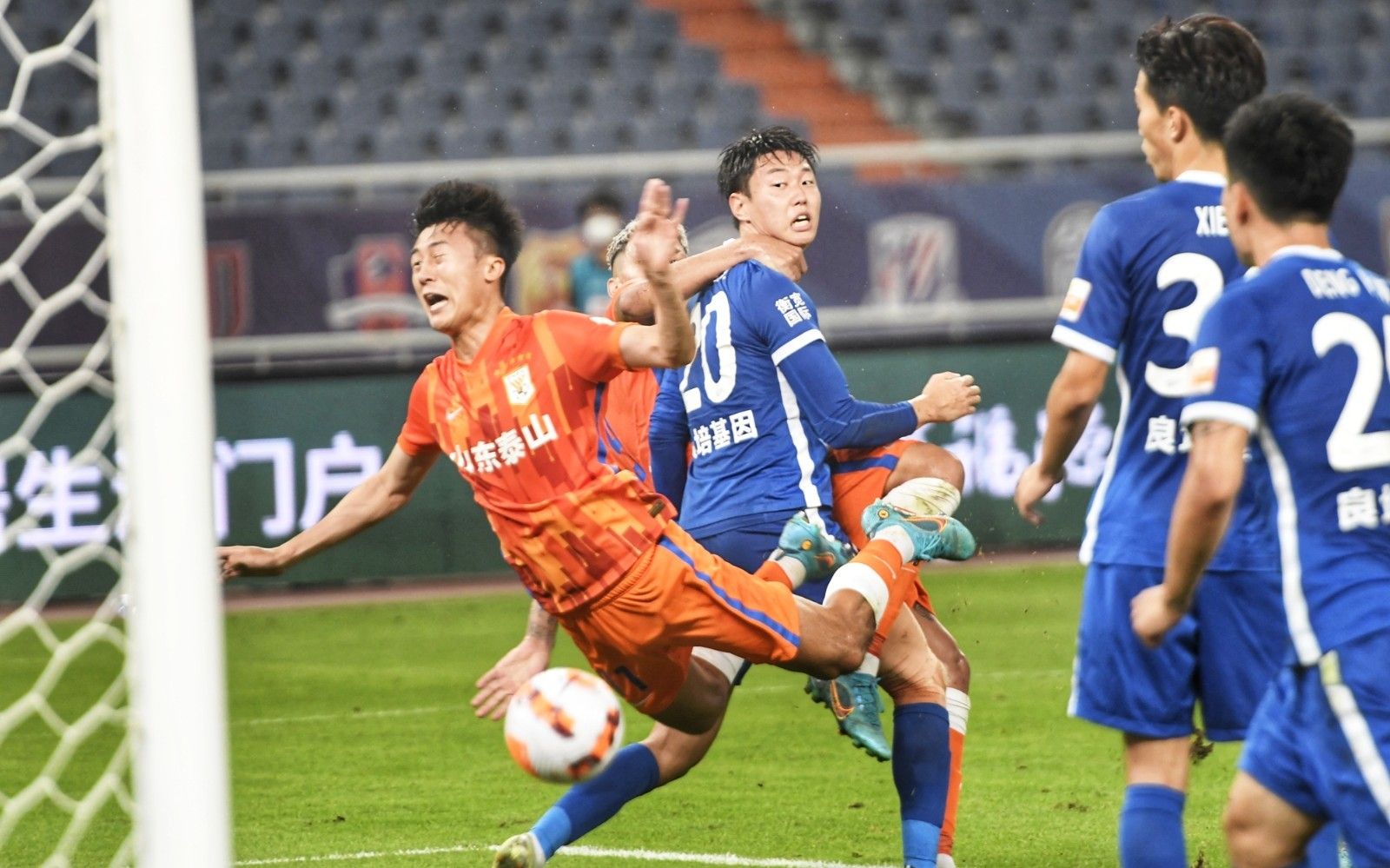 决战时刻致命失误！威金顿14中8得到23分5篮板10助攻（最后关头葬送良机！威金顿14投8中斩获23分5篮板10助攻）