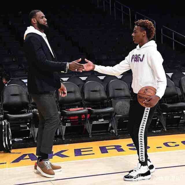 篮球湖人核心球员连续四场得分上双（湖人核心已连续四战得分上双）