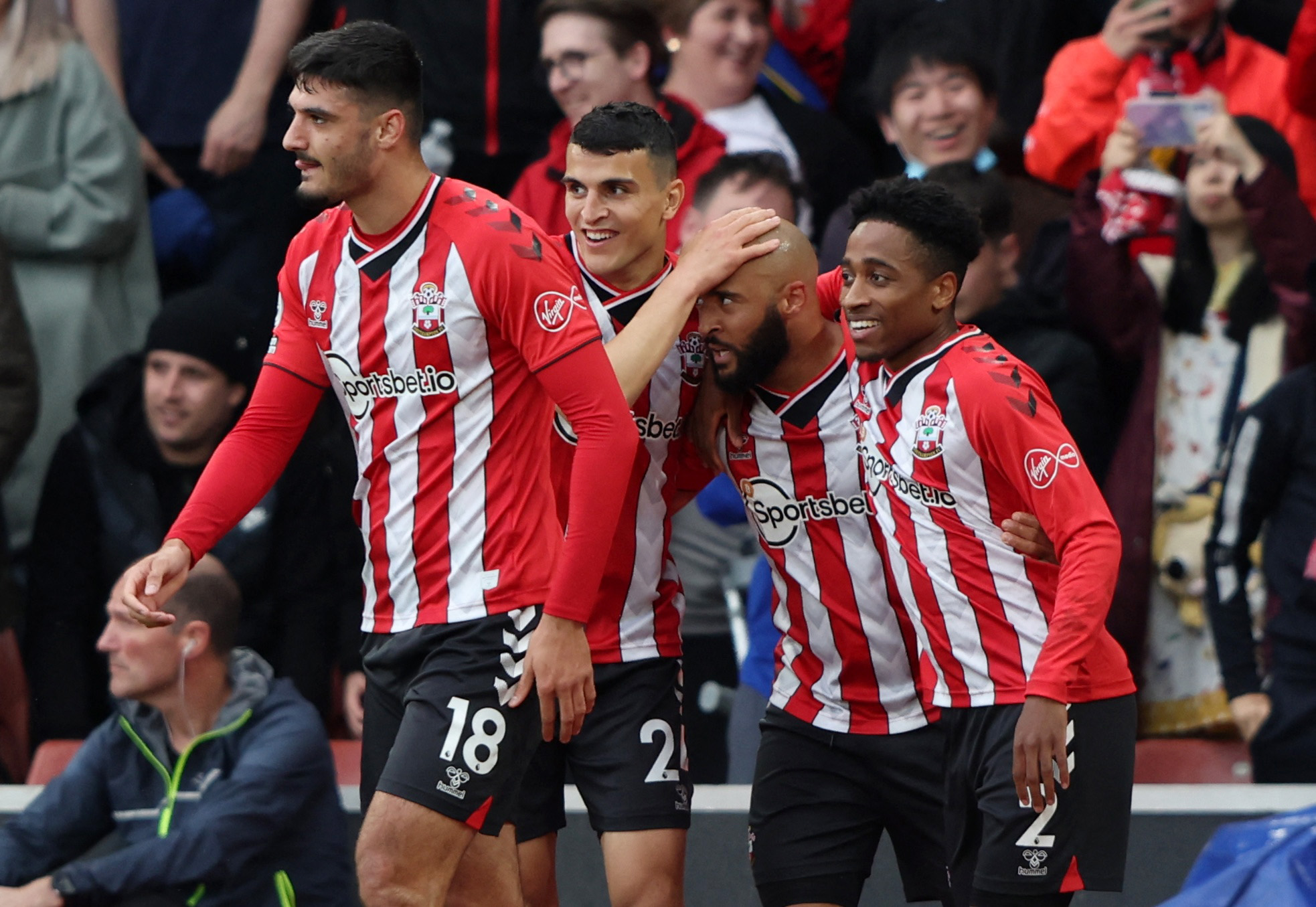 乌杜卡：输给快船后我强调多分享球，之前很多比赛打得很僵硬（乌杜卡谈失利：不敌快船后要求多传球，此前比赛过于僵硬）