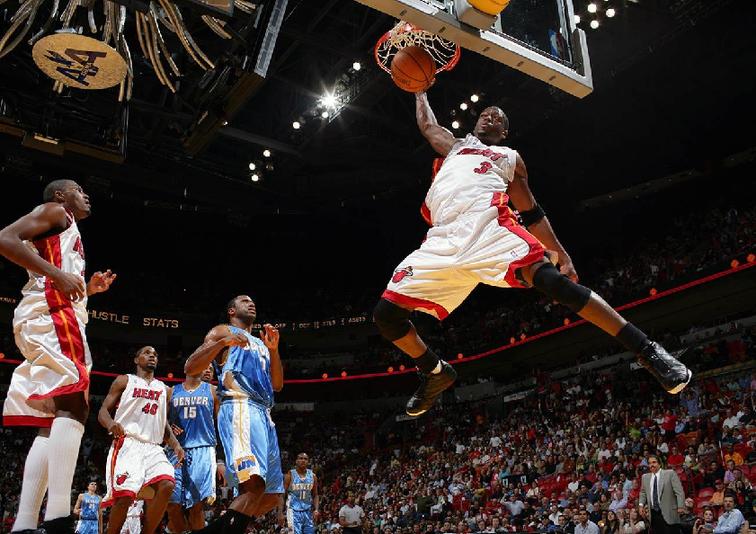 独领风骚，目前欧冠前8球队英超占4席，其余四大联赛各出1队（欧冠八强英超独占半壁江山，其余四大联赛各仅一队入围）