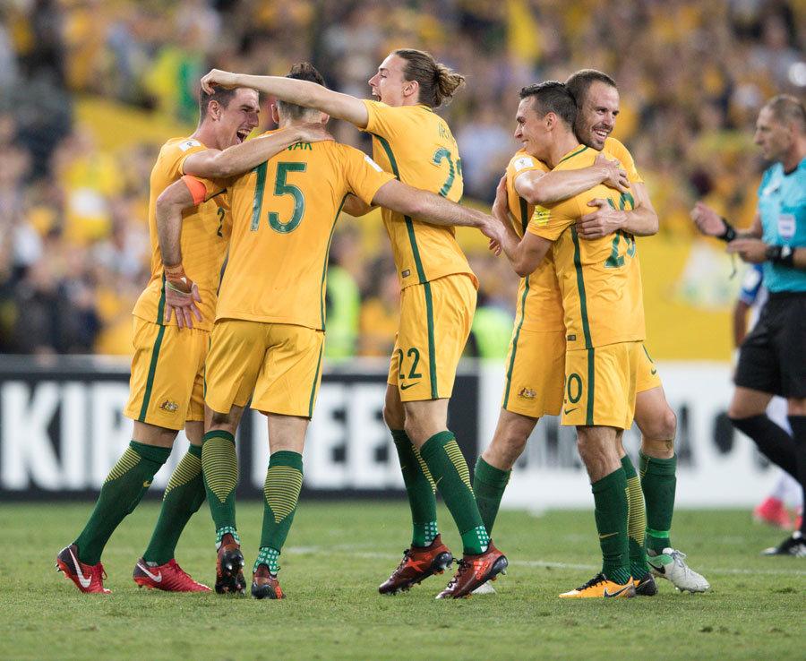 法拉利65亿超湖人勇士！揭秘F1车队比NBA豪门更值钱的真相（法拉利估值65亿，力压湖人与勇士：F1车队为何更值钱？）