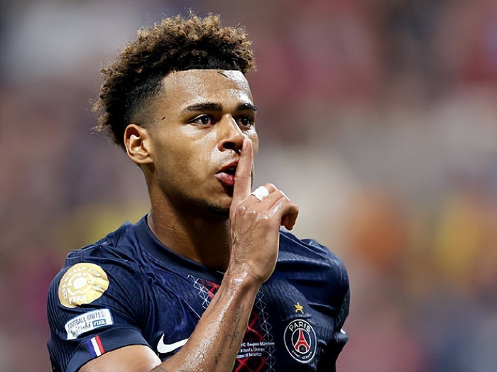 礼尚往来！洛夫顿挤开防守双手暴扣 巴尔文空切暴扣2+1迅速回应（你来我往！洛夫顿强突双手重扣，巴尔文空切打成2+1火速回击）