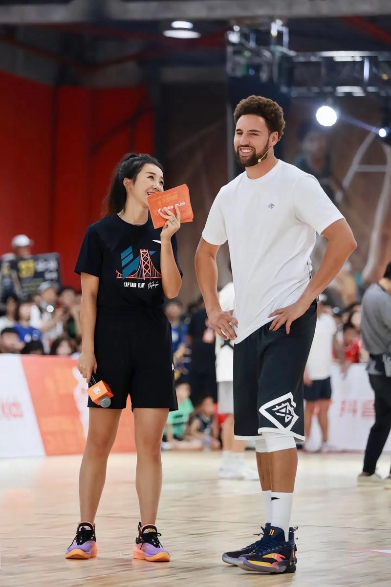 国乒8比1横扫日本队实现三连冠，林诗栋2-1胜张本智和哽咽致谢（国乒8-1大胜日本豪取三连冠，林诗栋2-1力克张本智和赛后哽咽致谢）