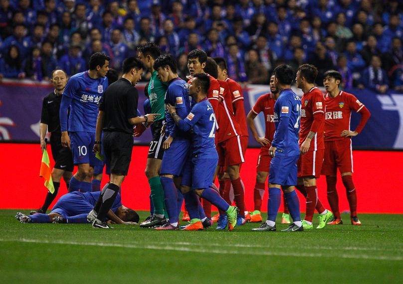 就在今天，12月8日凌晨！中超传来了青岛西海岸、武汉三镇和海港的新消息（12月8日凌晨，中超最新动态：青岛西海岸、武汉三镇与海港传来新进展）
