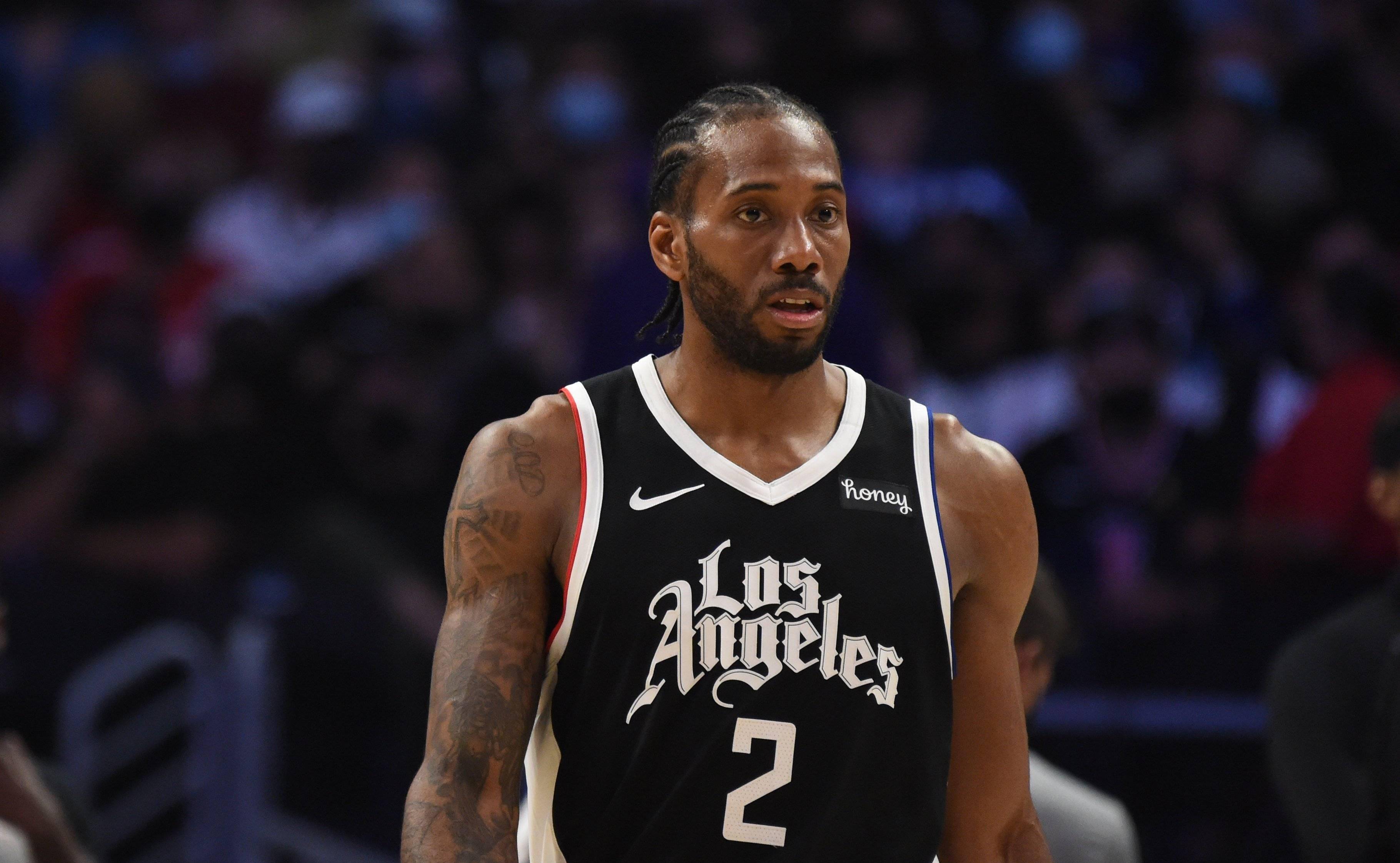 徐杰第三节爆发，独中5记三分球（徐杰第三节火力全开，命中5记三分）