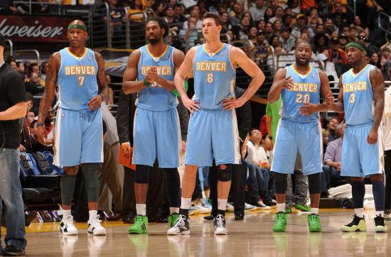 核心缺阵！布克因伤缺席对雷霆的NBA杯关键战（太阳核心布克因伤无缘对雷霆的NBA杯关键战）