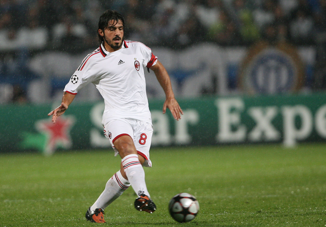 巴萨重返拉卡尔图哈！德容回归、阿劳霍缺阵，弗里克公布贝蒂斯战名单（巴萨再临拉卡尔图哈：德容复出、阿劳霍缺席，弗里克公布战贝蒂斯名单）