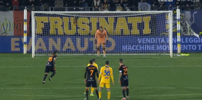 巴西前锋胡尔克39岁仍在巅峰状态！胡尔克在本赛季...（39岁胡尔克依旧高光，巴西锋霸本赛季火力全开）