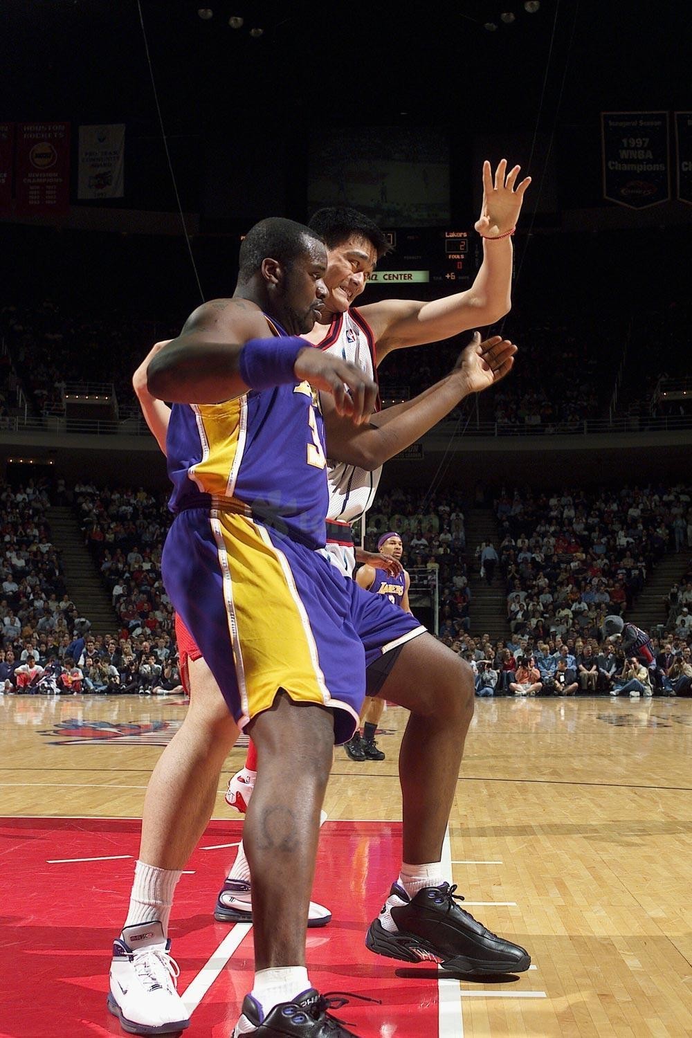 前队友：曾和马拉多纳开车出行，交警把我们拦住只为和他合影（马拉多纳前队友：与他驾车外出曾被交警拦停只为合影）