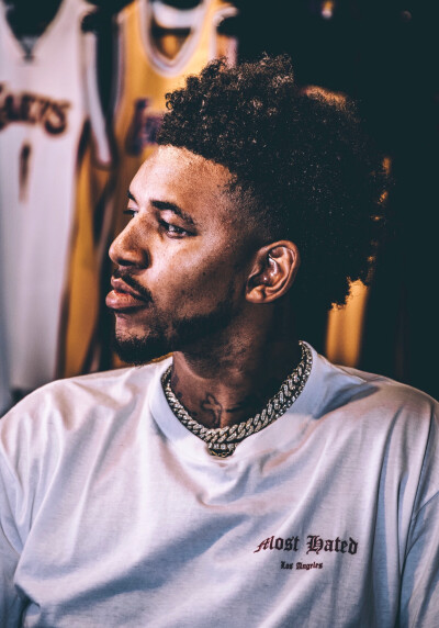 表现不俗！布伦森23中10砍下30分9助攻（布伦森发挥稳健：23投10中砍下30分9助攻）