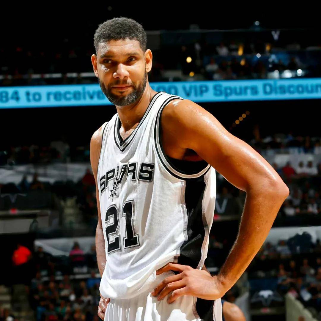 皇马11月最佳球员候选：姆巴佩领衔，维尼修斯、居莱尔在列（皇马公布11月最佳候选：姆巴佩领跑，维尼修斯与居莱尔入选）