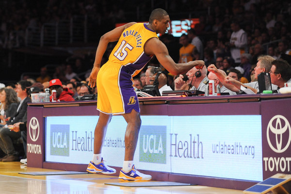 篮球CBA赛季精彩瞬间集锦发布（CBA篮球赛季高光瞬间集锦上线）