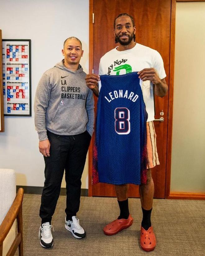 苗原透露徐新成云南中场头号目标，谈判进度达80%（苗原称云南将徐新视为中场引援首选，谈判已推进至八成）