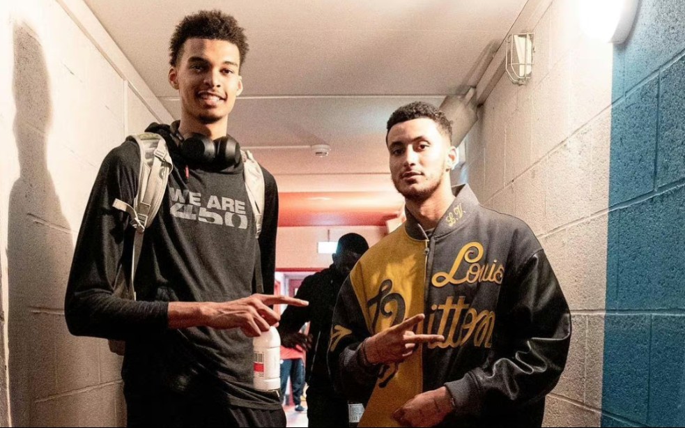 圣埃蒂安主帅：哈兰德将对阵姆巴佩在挪威几乎是全民话题（圣埃蒂安主帅：哈兰德与姆巴佩的对决在挪威掀起全民热议）