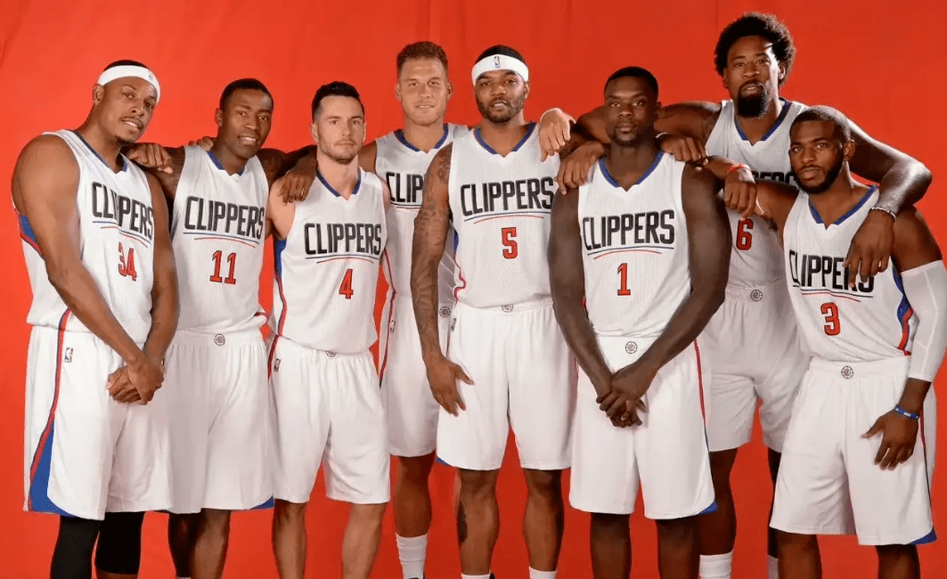 玉昆球迷在机场深情送别安德森，安德森的回应藏着太多不舍（玉昆球迷机场深情送行安德森，他的回应难掩不舍）