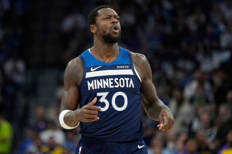 英超半场：阿德利、亚当斯破门，伯恩茅斯暂2-1桑德兰（英超半场战报：阿德利、亚当斯建功，伯恩茅斯2-1领先桑德兰）