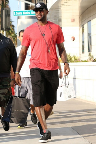 尼克斯完成17分大逆转，赛季至今主场15胜2负（尼克斯逆转17分劣势，本季主场战绩15胜2负）