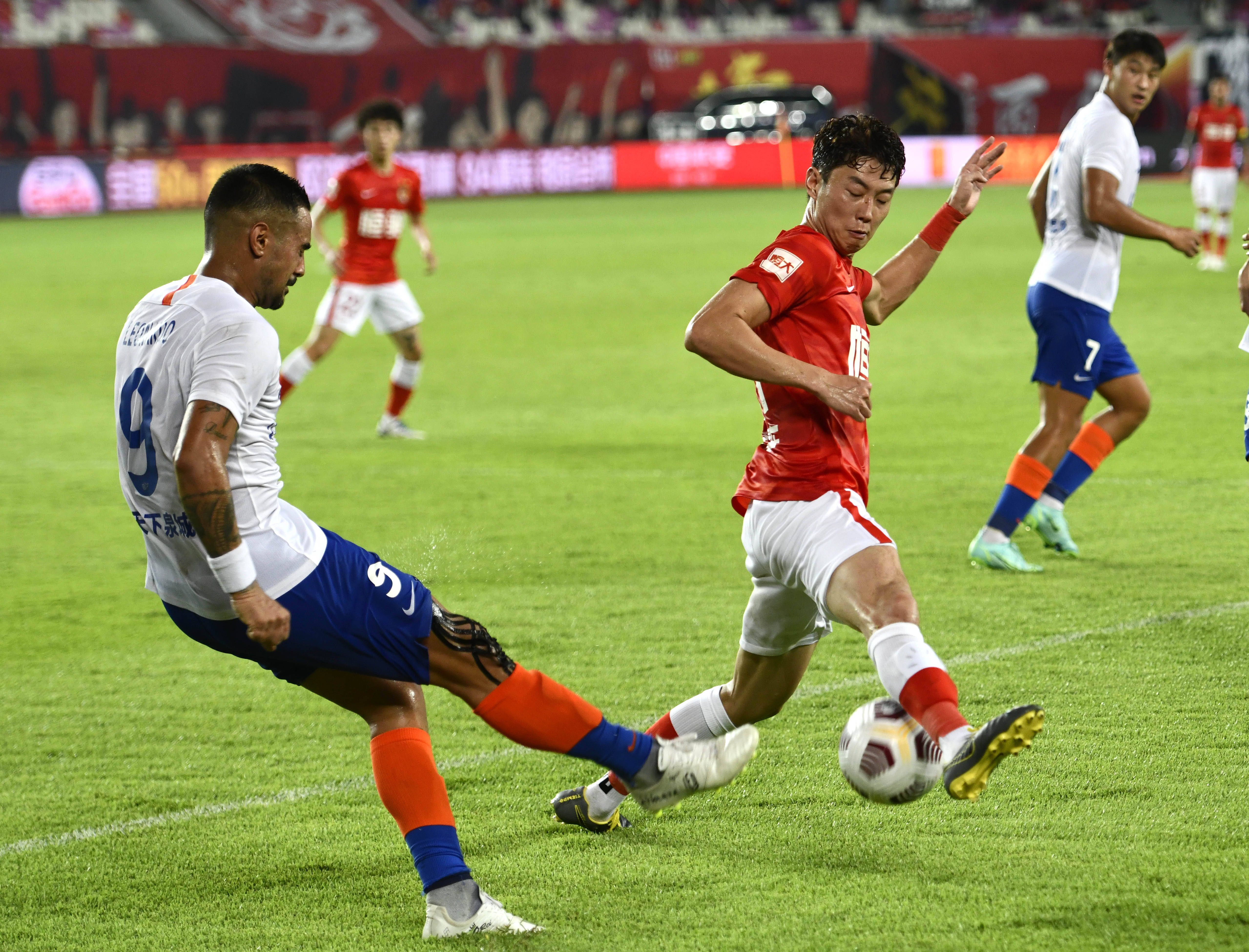 看足球学英语：孙兴慜深情告别热刺 —— 球队会有多想念他？（用足球学英语：孙兴慜深情道别热刺，球队将有多想念他？）